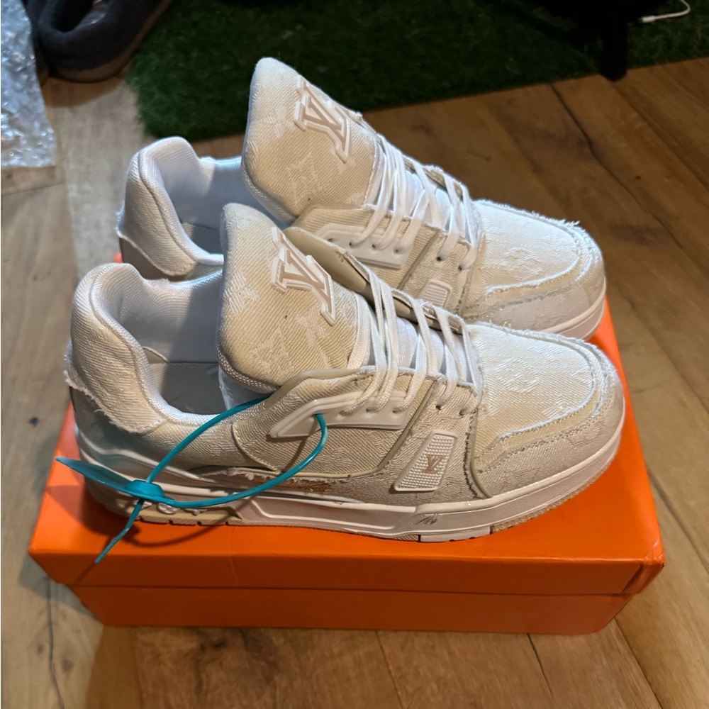 LV Trainers, like new